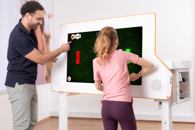 tyro_myro_clinicalsetting_therapyunit_child_therapist_2026_v14_hockey_2player--medel
